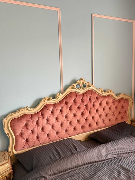 Dormitor Baroc, cu 2 noptiere vopsea croquell, cu somieră și saltea