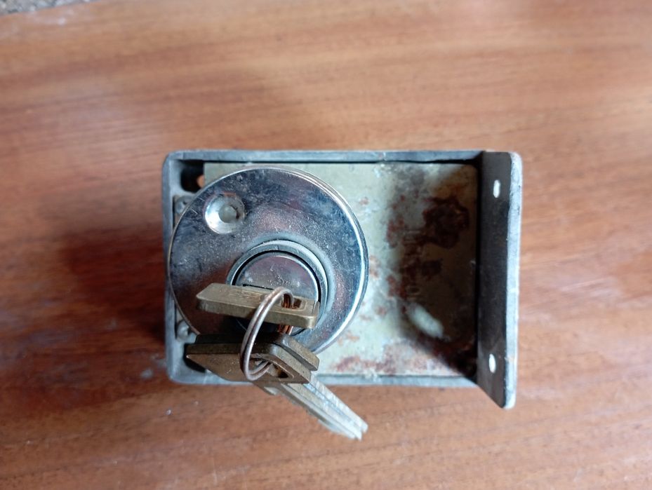 Замок дверей внутренний