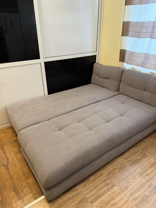 Разтегателен диван + възглавници