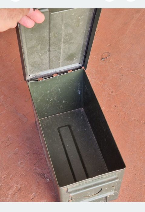 Canistra bună metalica 20L Army și lada muniție vechi armată