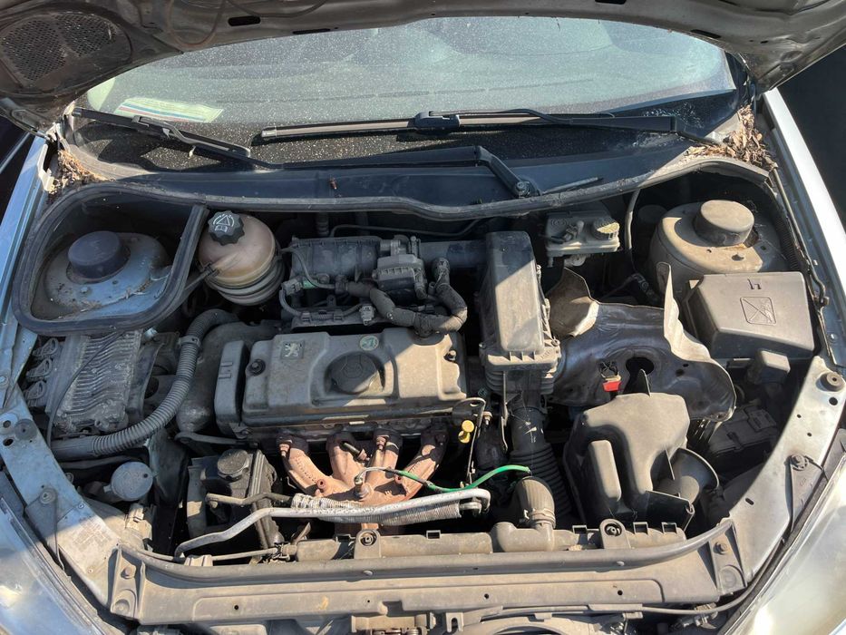 Dezmembrez Peugeot 206 limuzina 1,4 benzina 2006 bleo