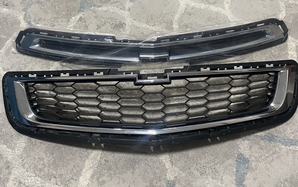 Решетка Шевроле Кобальт комплект