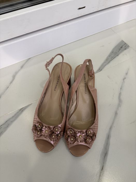 Туфли на миниатюрую девушку