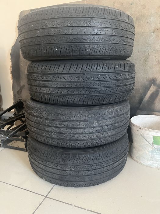 Продам пару шин .