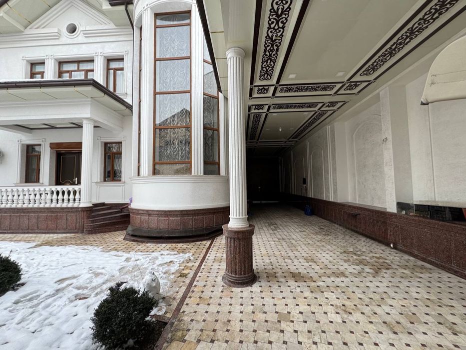 Свой участок Урикзор, Лагерь махалла, 4 соток, 8 комнат.