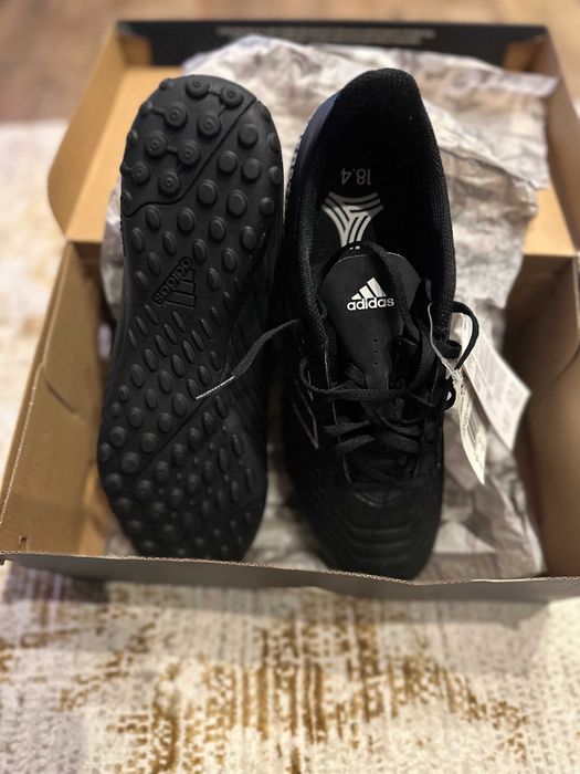 Adidasi fotbal sintetic, NOI