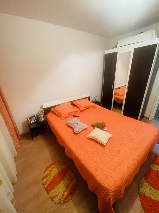 De vanzare apartament 3 camere decomandat!