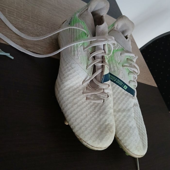 Crampoane  nike roși, crampone sintetic kipsta , Mercuriale nike albas