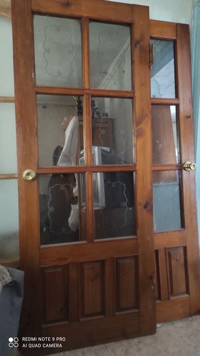 Деревянные двери.