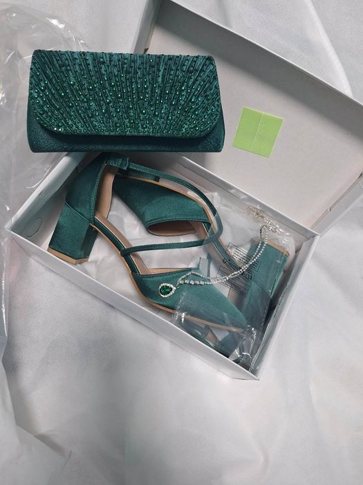 Продавам Балната си рокля