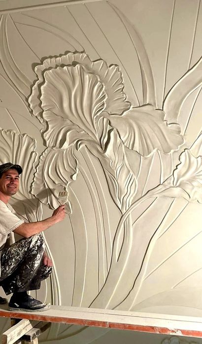 Барельеф,  художник в Алматы.