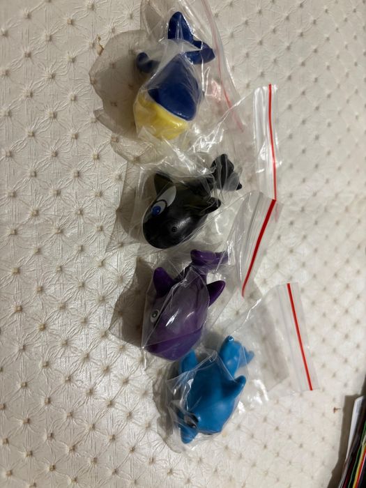 Продаю киндер игрушки