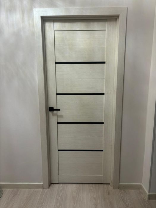Продам 3 двери вместе с коробкой