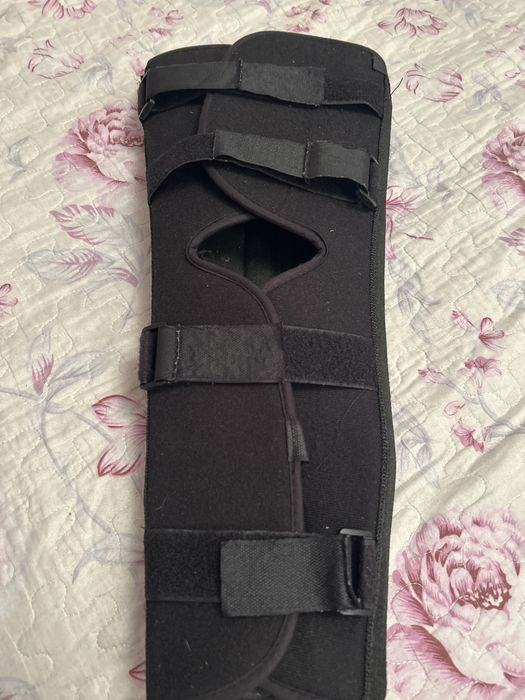 тутор на коленный сустав