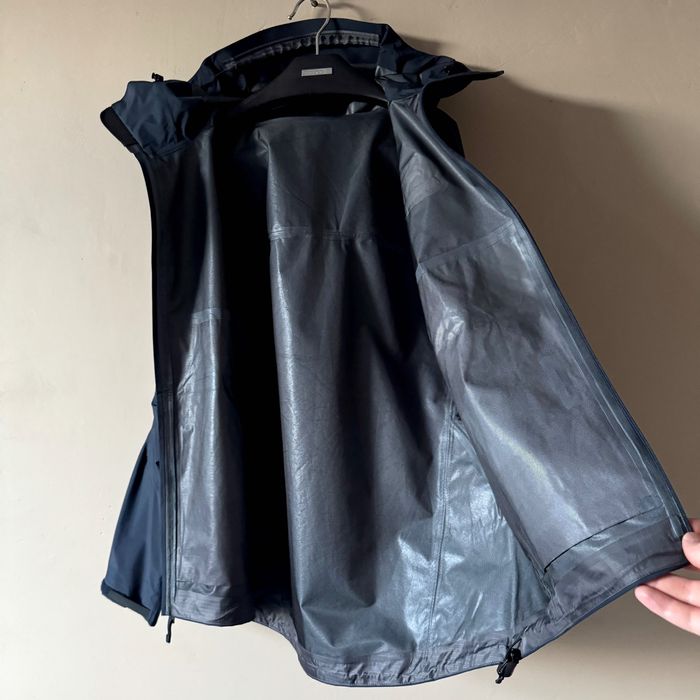 Леко яке Arcteryx ( Gore-Tex )