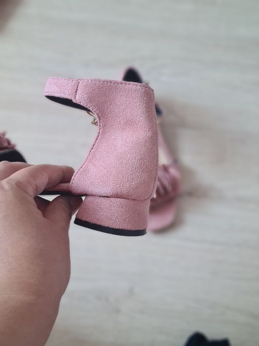 Детские босоножки