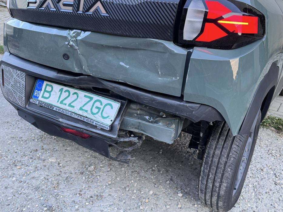 Noul Dacia Spring Extreme 2025 avariat spate