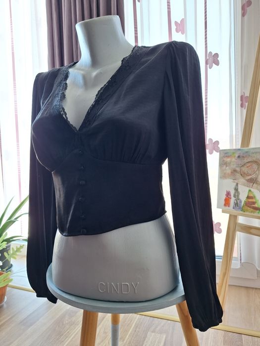 Bluză Stradivarius foarte flattering