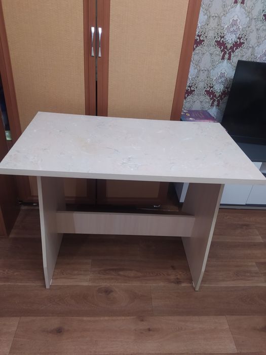 Продам стол кухонный