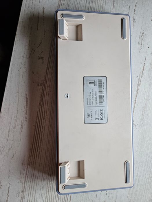 Продам клаву наушники в подарок