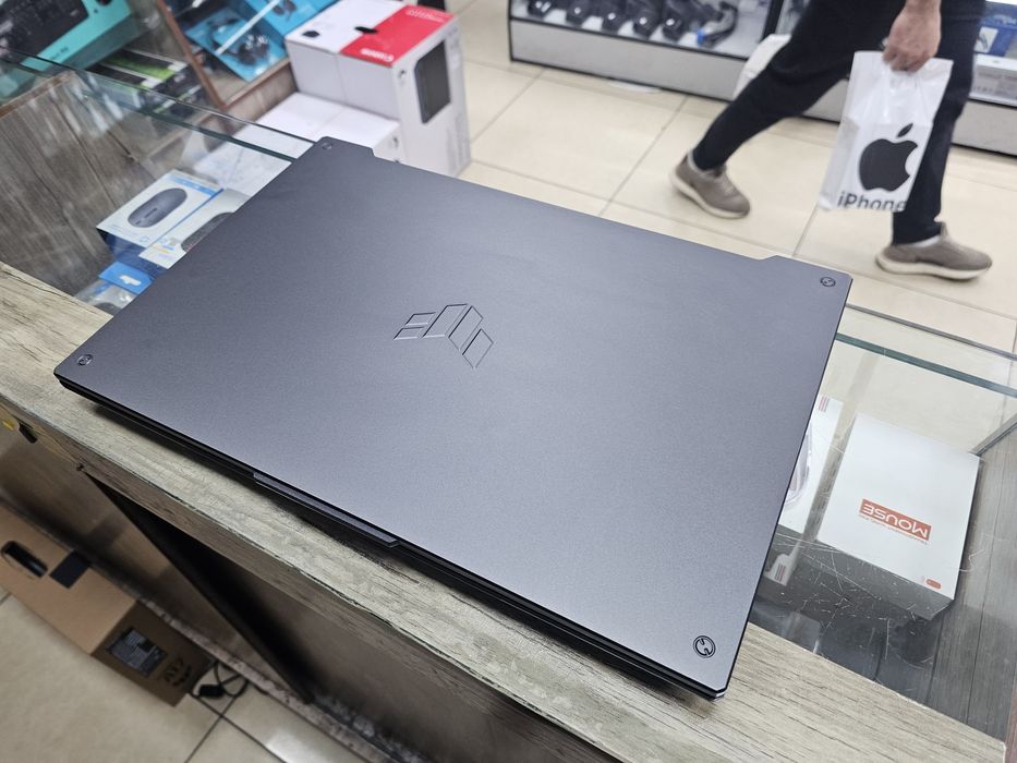 Asu TUF 17  Ryzen 7 + RTX 3050