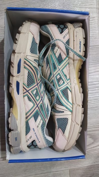 кроссовки ASICS .