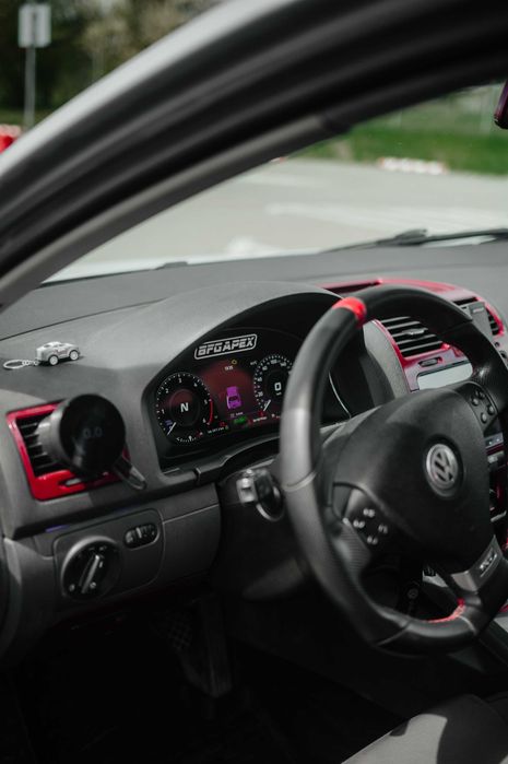 VW Golf 5 1.9 TDI DSG – motor refăcut, modificări premium