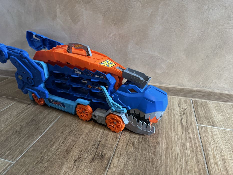 Hot Wheels® TRUCKS Автовоз T-REX за 20 колички + 1 малка количка копие