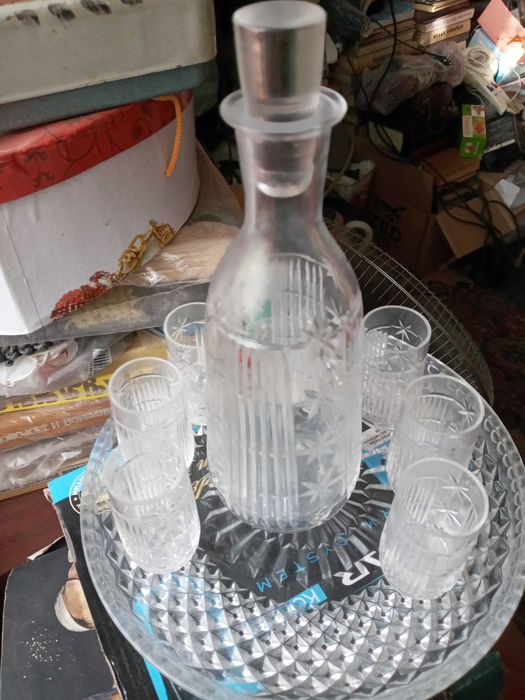 Хрустальные вазы и графин