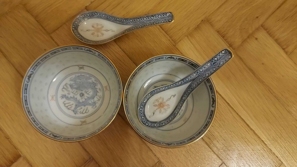 Serviciu servit masa, vaza flori, cana ceasca farfurie sticla portelan