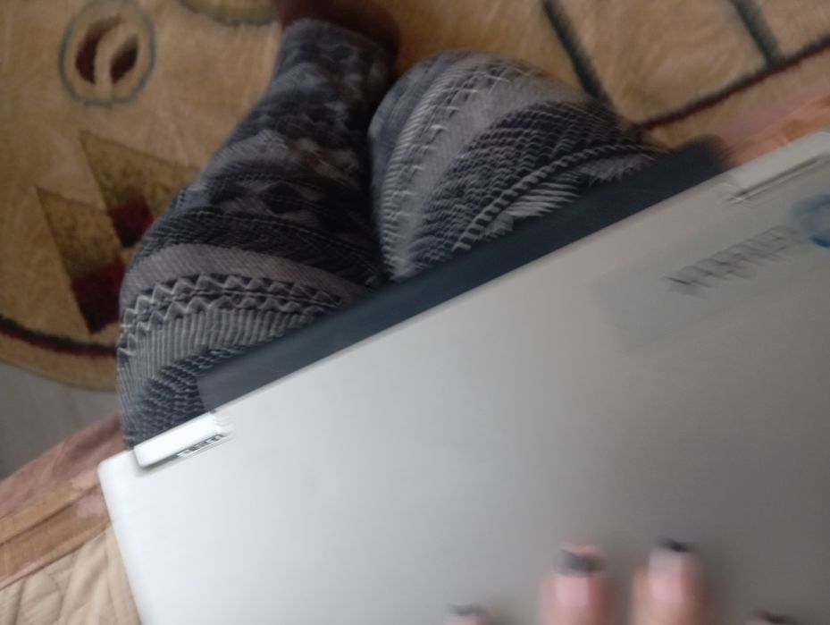 Laptop HP EliteBook funcțional îl dau pt piese