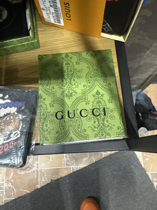 Продавам Кожен партфеил на GUCCI  и Goyard