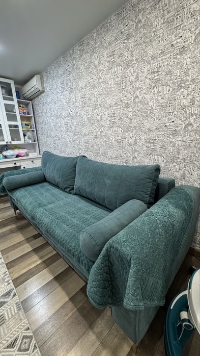 Продаю срочно стильный диван