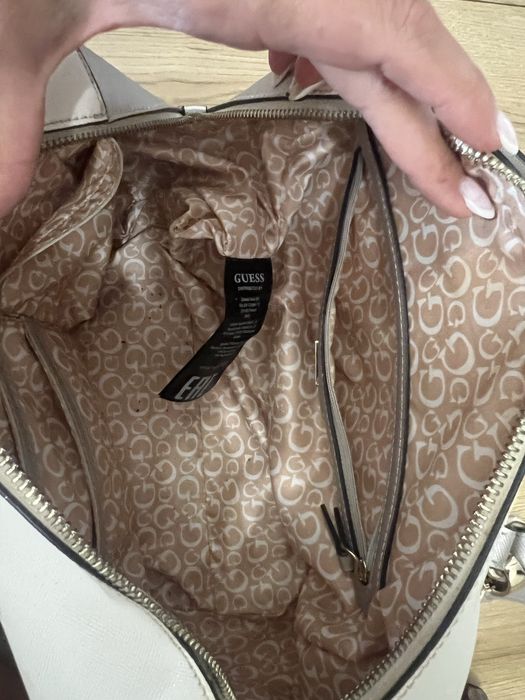 Дамска чанта Guess