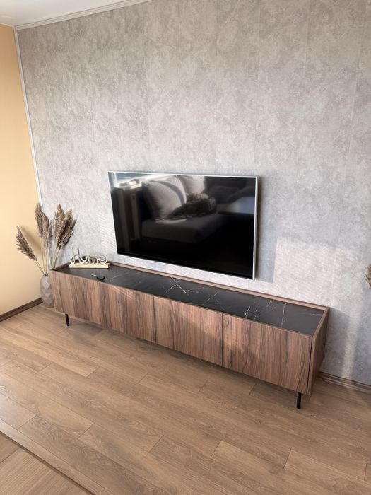 Чисто нов тв шкаф