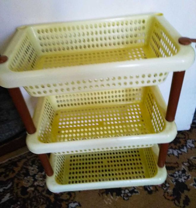 Полка для кухни ( пластмассовая )