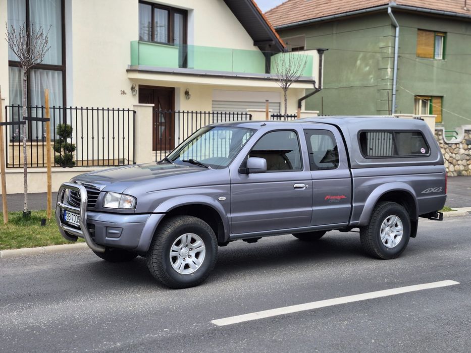 Mazda B2500 Toplanders