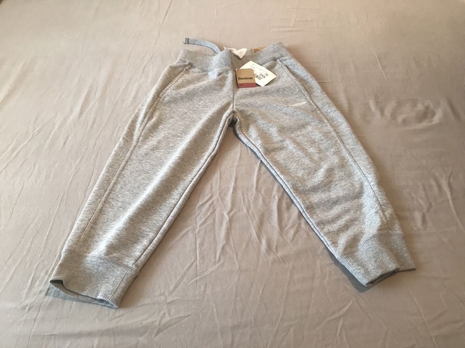 Pantaloni bermude Reebok noi