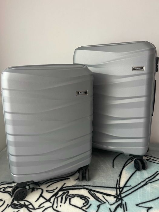 Продавам два чисто нови куфара - среден и малък размер