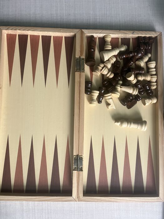 Шахматна дъска с всички фигурки