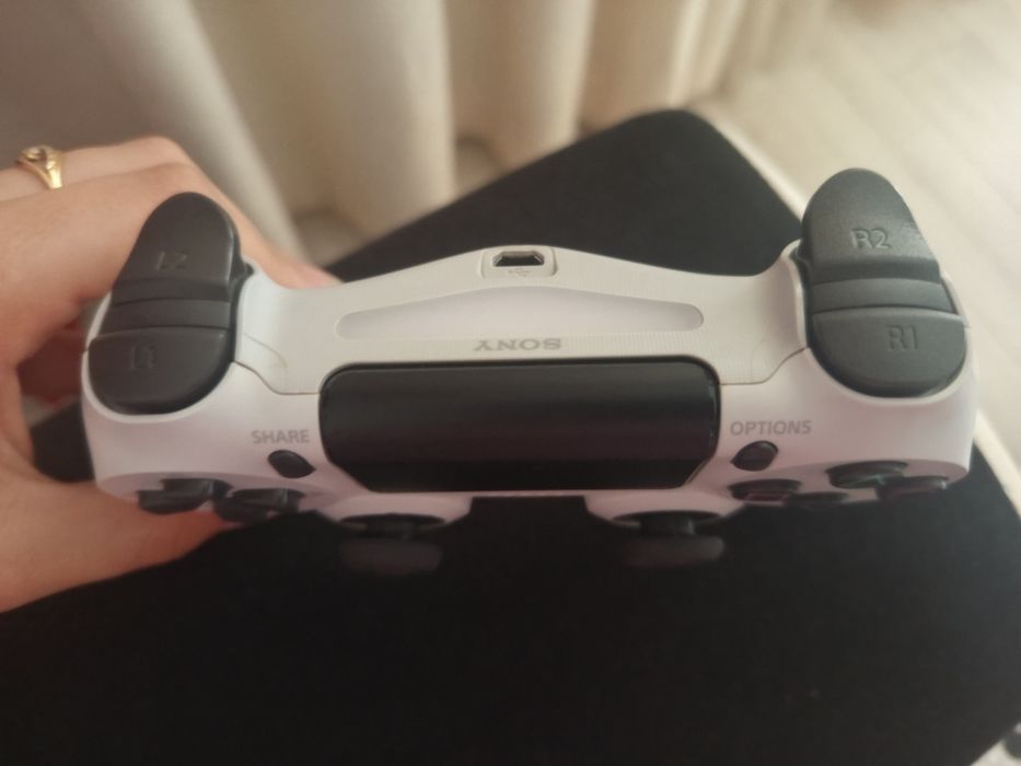 controler PS4 original funcționează perfect