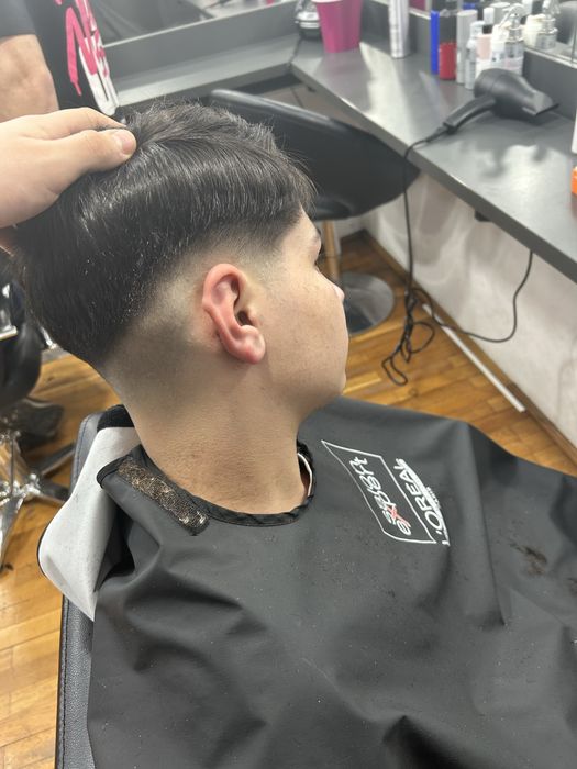 TUNS GRATUIT  Caut modele pentru curs frizerie (sub supraveghere)”