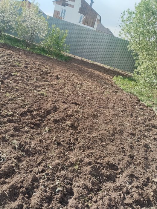 Копка траншеи, копка огород, земли