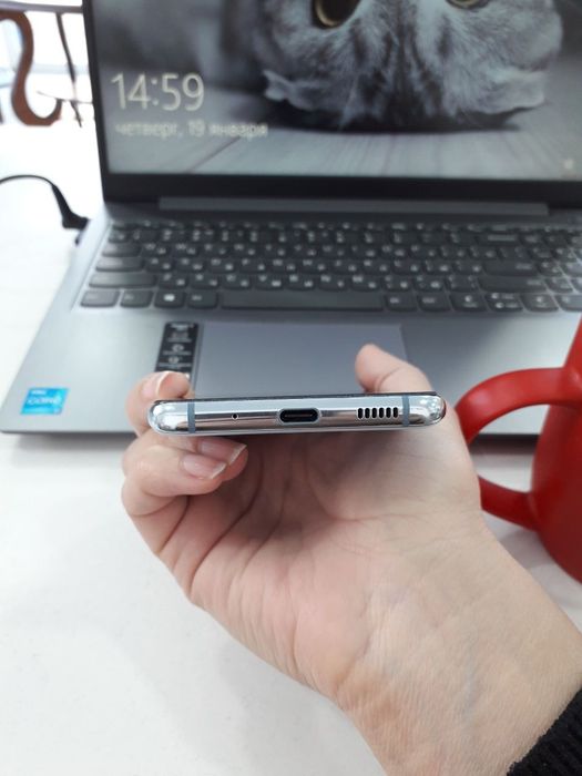 Смартфон Самсунг S20