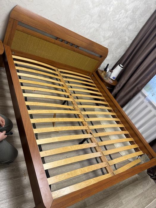 Двуспальная кровать