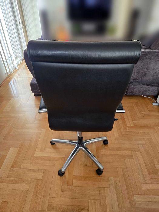 Стол SATO - естествена кожа