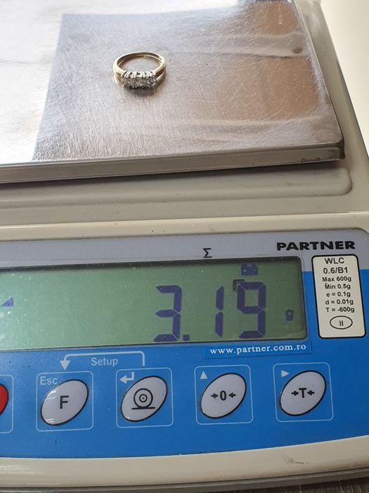 Inel din aur de 18K cu 5 diamante naturale mărimea 56, gramaj 3,19 g