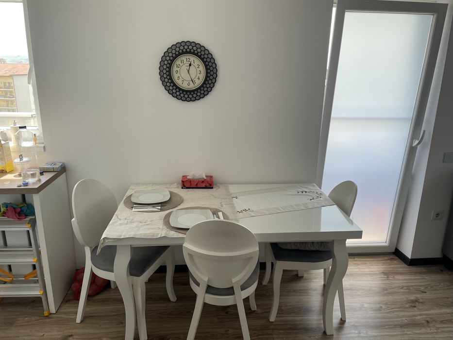 Vând Apartament  3 camere -zona Stadion - loc de parcare inclus