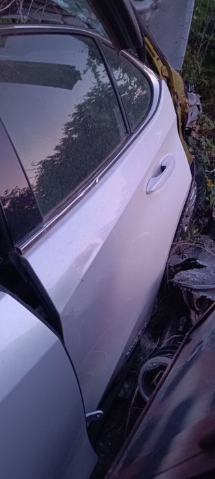 Lexus ux табло и врати