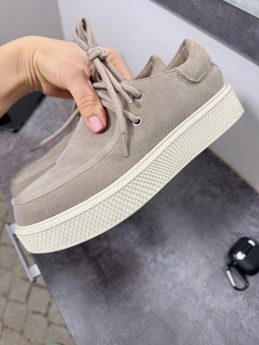 Продам лоферы размер 38 одевали один раз.